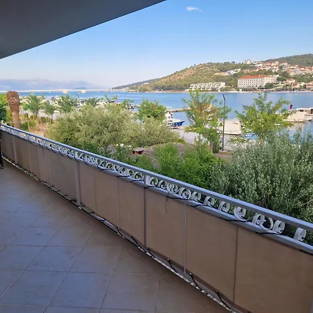 Apartment Sea Breeze Trogir